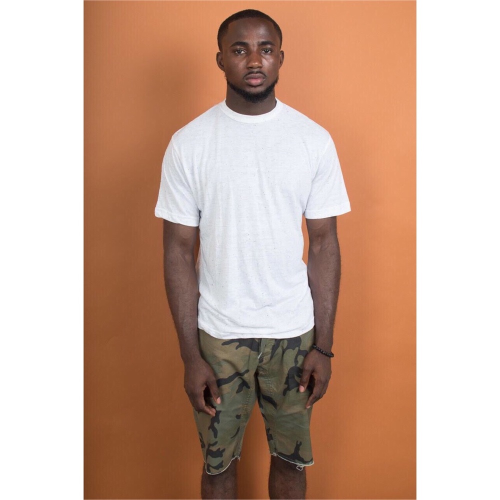 NWT White T-Shirt with black dots - Picture 3 of 8